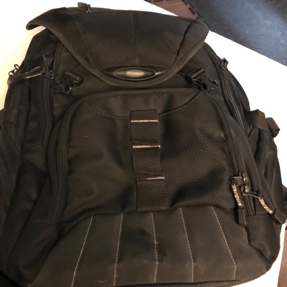 Backpack, fits 17" laptop